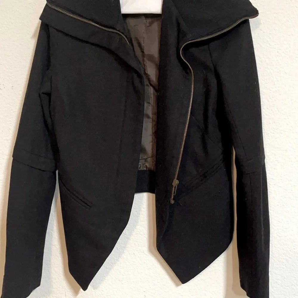 Black jacket - Picture 2 of 4
